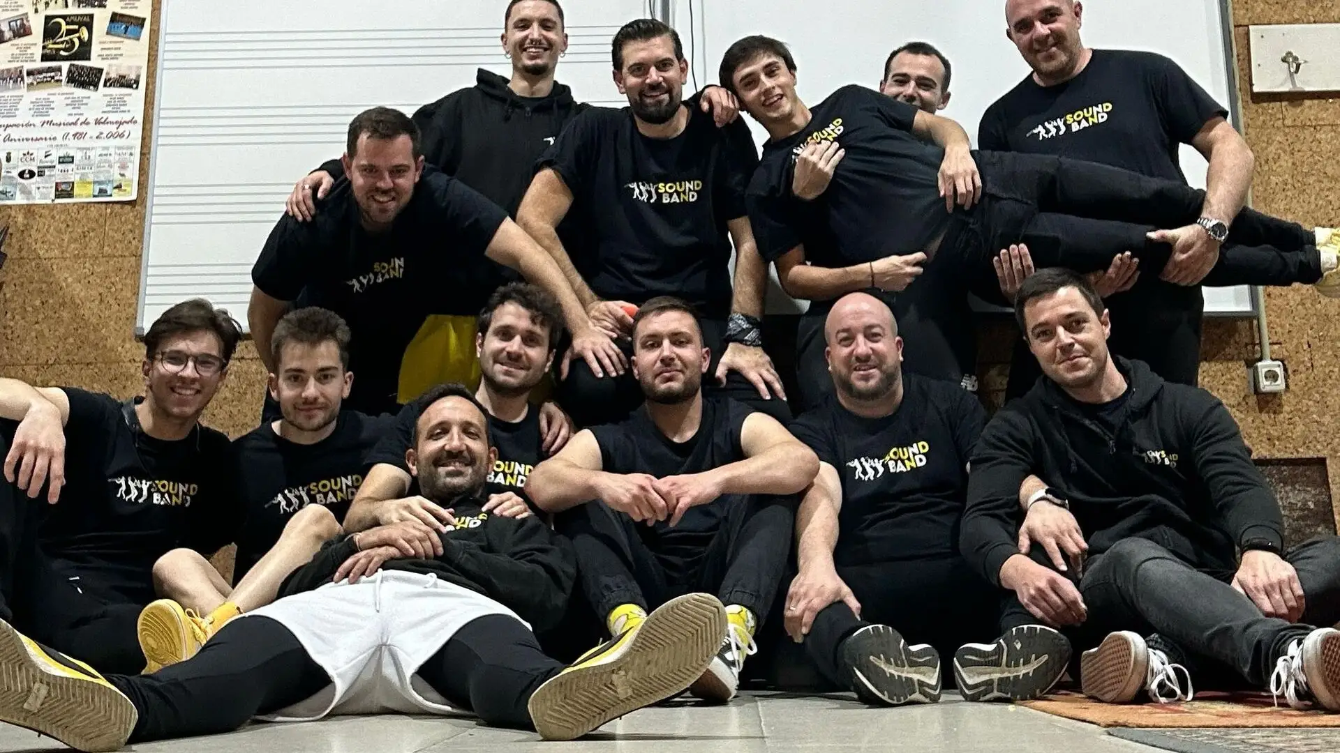 SoundBand al completo durante un ensayo — la banda al completo lista para actuar